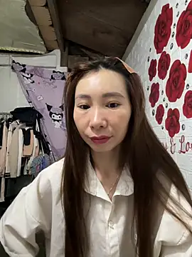 Snapshot of Adela-222 chatting on April 16, 2026, 11:51 pm Adela-222 online show from April 16, 2026, 11:51 pm