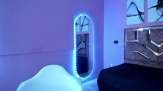 evelyn lovv online show from March 12, 2026, 3:12 am