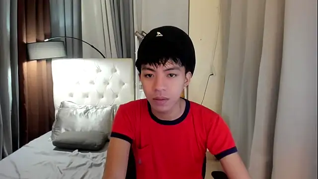 Snapshot of davincihugecock chatting on June 8, 2026, 12:14 am davincihugecock online show from June 8, 2026, 12:14 am