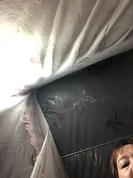 -Mery- online show from April 18, 2026, 8:09 pm