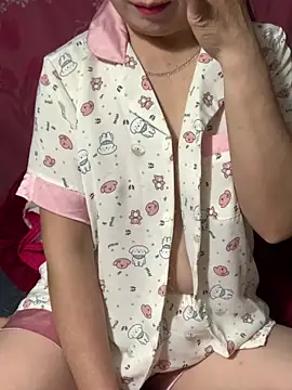 -Mery- online show from May 12, 2026, 6:27 pm