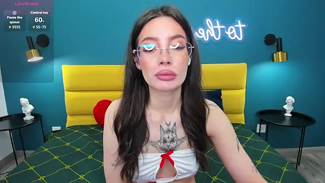 IvyDainty online show from June 7, 2026, 1:21 am