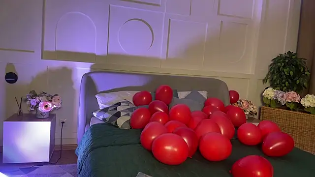  SilkyShadow  online show from February 15, 2026, 1:02 am