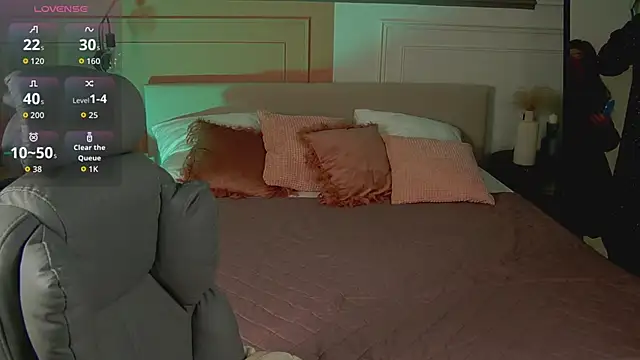  SilkyShadow  online show from March 12, 2026, 1:01 am