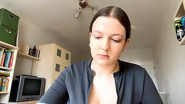 JammieMickiewicz online show from March 25, 2026, 7:47 am