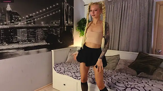 Snapshot of LanaReals chatting on January 15, 2026, 7:35 am LanaReals online show from January 15, 2026, 7:35 am