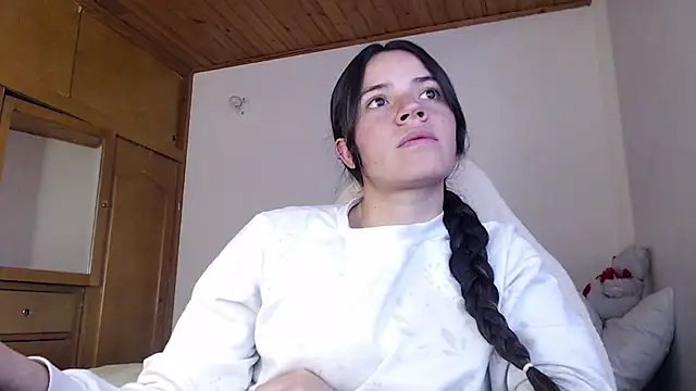 Shanel Lozano online show from March 18, 2026, 9:18 pm