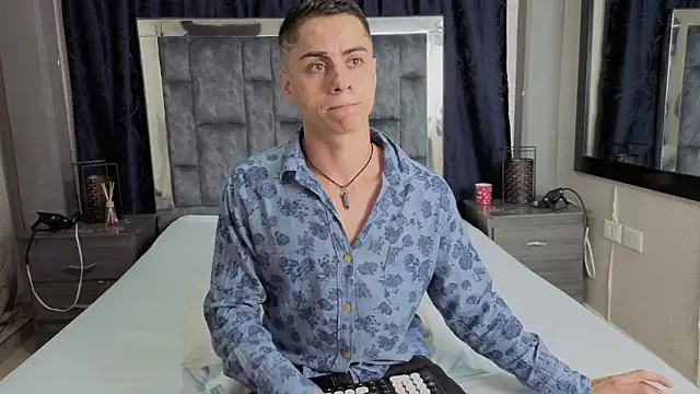 LeoMonnroe online show from February 11, 2026, 6:57 pm