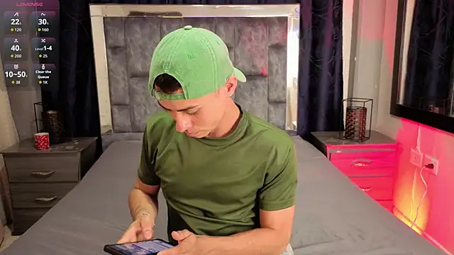 Snapshot of LeoMonnroe chatting on July 15, 2026, 9:09 pm LeoMonnroe online show from July 15, 2026, 9:09 pm