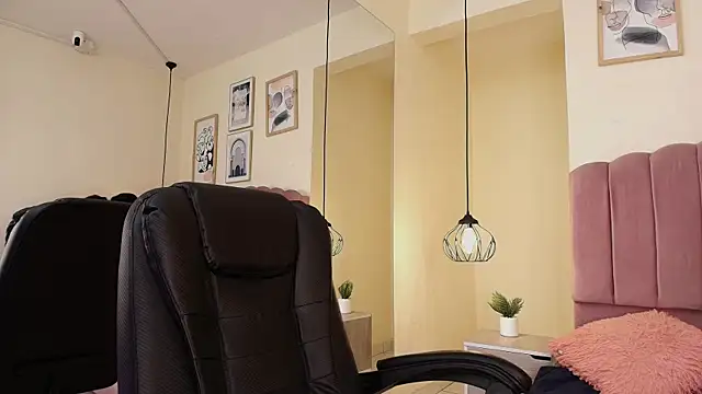 Hanabie  online show from April 14, 2026, 3:12 am