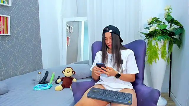 ViictoriiaSaenz online show from February 18, 2026, 4:19 am