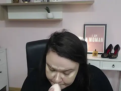 HollyDanceSoul online show from February 12, 2026, 5:35 am