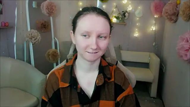 Snapshot of SunshineBlaze chatting on May 17, 2026, 5:49 am SunshineBlaze online show from May 17, 2026, 5:49 am
