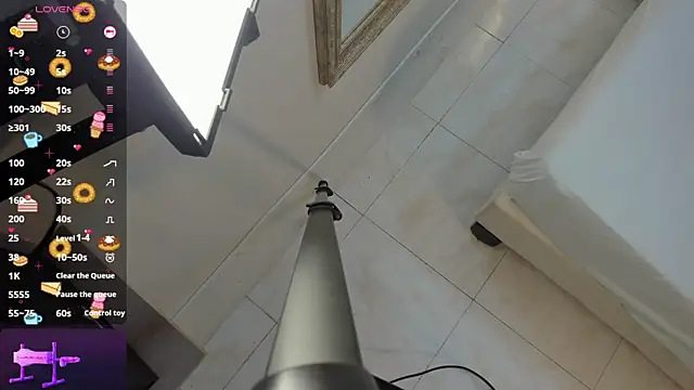 Miaaffox online show from February 4, 2026, 7:31 pm