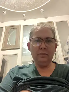 Snapshot of wetMoneybags chatting on February 5, 2026, 8:46 pm wetMoneybags online show from February 5, 2026, 8:46 pm