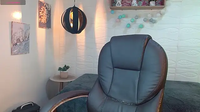 Snapshot of paullcb chatting on February 27, 2026, 4:01 am paullcb online show from February 27, 2026, 4:01 am