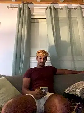 Snapshot of Axel_black10 chatting on January 14, 2026, 4:51 am Axel black10 online show from January 14, 2026, 4:51 am