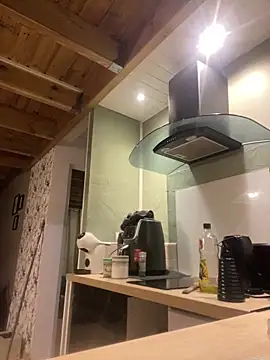 Axel black10 online show from April 4, 2026, 5:21 pm