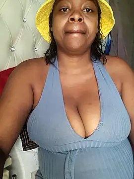 Snapshot of bigboobylicious chatting on April 7, 2026, 7:20 am bigboobylicious online show from April 7, 2026, 7:20 am