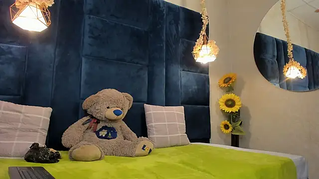 Snapshot of Laura_Miller1 chatting on April 13, 2026, 9:31 pm Laura Miller1 online show from April 13, 2026, 9:31 pm