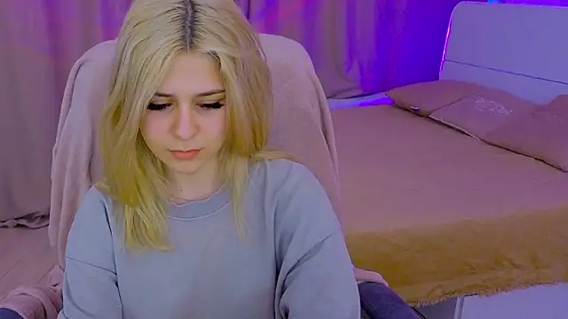 ApheliaStar online show from March 16, 2026, 4:11 pm