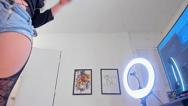 emily nova  online show from March 22, 2026, 11:35 am