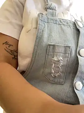 Snapshot of Shayla--broos chatting on February 9, 2026, 7:40 pm Shayla--broos online show from February 9, 2026, 7:40 pm