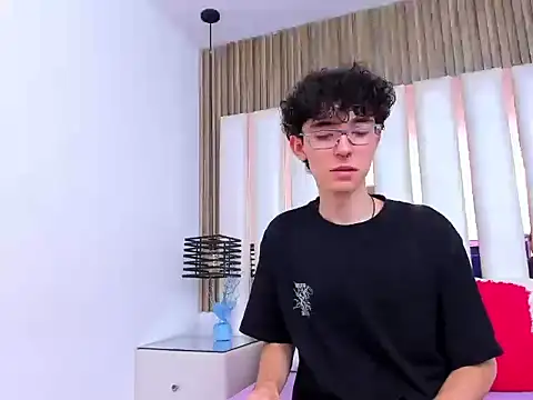 Snapshot of Syriussz chatting on January 10, 2026, 7:37 pm Syriussz online show from January 10, 2026, 7:37 pm