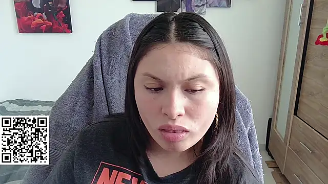 yessica gomez01 online show from April 17, 2026, 6:55 pm