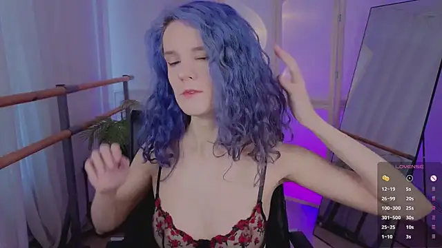 AuraLaunni online show from March 22, 2026, 7:01 am