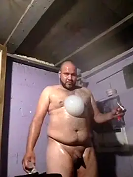 Snapshot of Guanatos13 chatting on March 14, 2026, 3:56 am Guanatos13 online show from March 14, 2026, 3:56 am