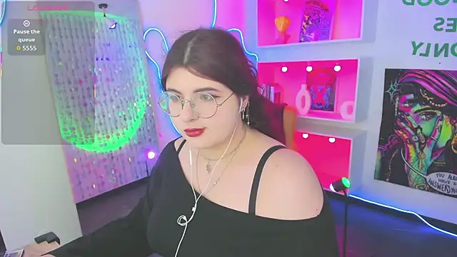 Snapshot of Siena_aa chatting on April 28, 2026, 8:47 pm Siena aa online show from April 28, 2026, 8:47 pm