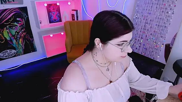 Snapshot of Siena_aa chatting on July 2, 2026, 7:20 pm Siena aa online show from July 2, 2026, 7:20 pm