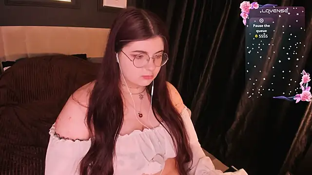Snapshot of Siena_aa chatting on July 11, 2026, 7:05 pm Siena aa online show from July 11, 2026, 7:05 pm