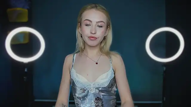 Snapshot of Moon_Silk chatting on January 13, 2026, 7:24 am Moon Silk online show from January 13, 2026, 7:24 am