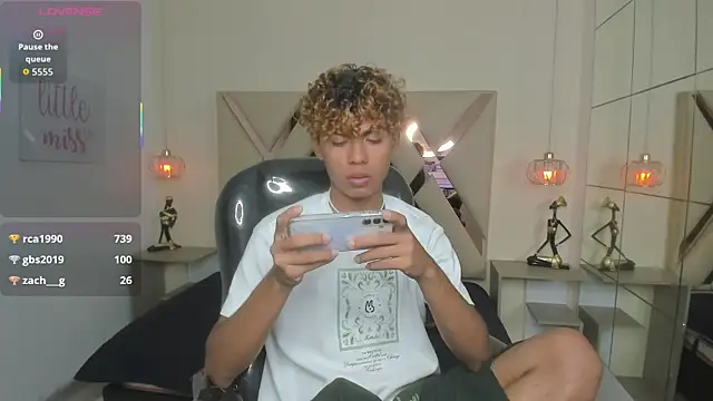 Anyelo Twink online show from April 9, 2026, 6:19 am