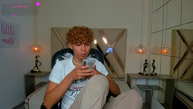 Snapshot of Anyelo_Twink chatting on July 10, 2026, 4:06 am Anyelo Twink online show from July 10, 2026, 4:06 am
