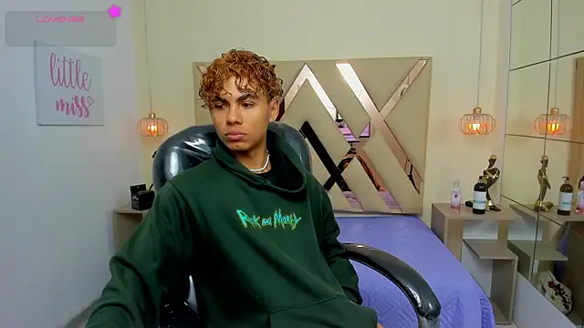 Snapshot of Anyelo_Twink chatting on July 19, 2026, 4:38 am Anyelo Twink online show from July 19, 2026, 4:38 am