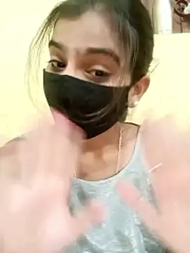 hotyjiyaaaa online show from February 4, 2026, 2:45 pm