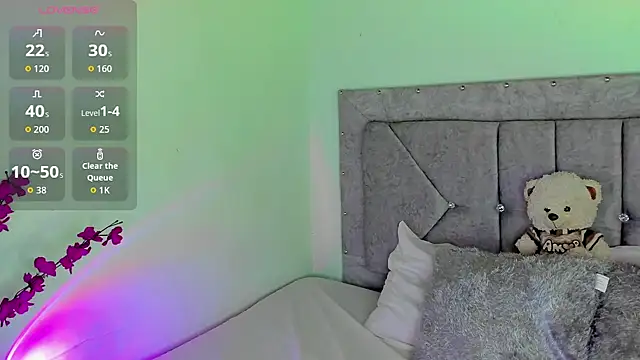 Britanny77 online show from April 8, 2026, 9:26 pm