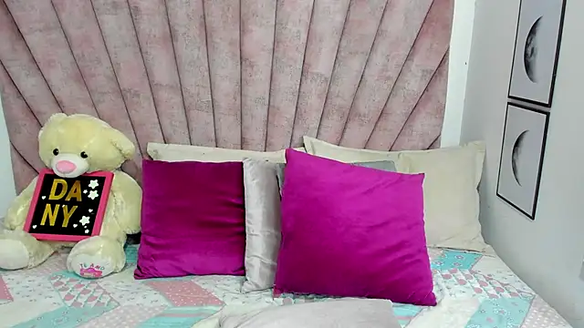 Snapshot of danibellucii_ chatting on March 1, 2026, 3:52 am danibellucii online show from March 1, 2026, 3:52 am