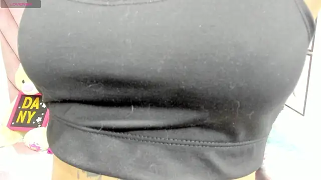 danibellucii  online show from March 6, 2026, 3:36 am