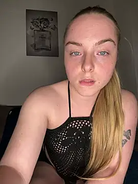 Snapshot of Bayleighjohnson18 chatting on March 5, 2026, 5:53 pm Bayleighjohnson18 online show from March 5, 2026, 5:53 pm
