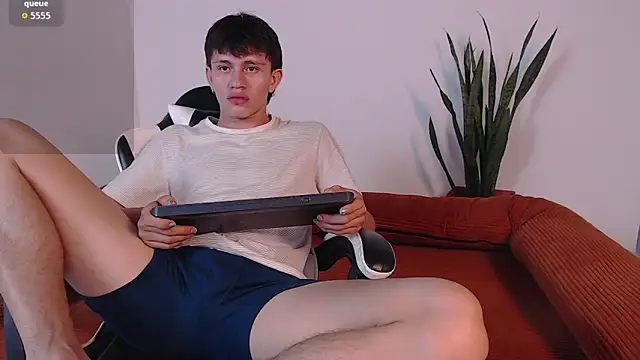 Snapshot of DarrenColleen chatting on February 22, 2026, 10:52 pm DarrenColleen online show from February 22, 2026, 10:52 pm