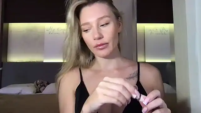 Snapshot of Stella_muse chatting on June 16, 2026, 3:31 am Stella muse online show from June 16, 2026, 3:31 am