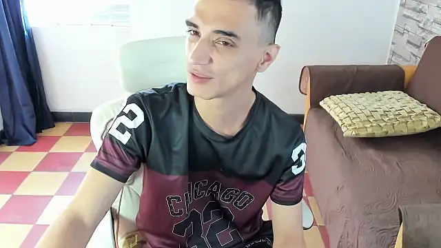 Snapshot of felipe_colinss chatting on April 27, 2026, 12:14 pm felipe colinss online show from April 27, 2026, 12:14 pm