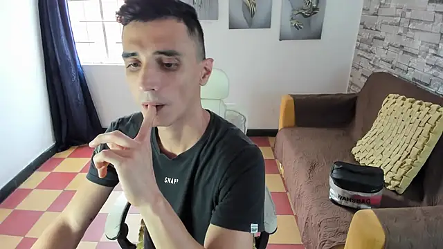 Snapshot of felipe_colinss chatting on April 29, 2026, 5:30 pm felipe colinss online show from April 29, 2026, 5:30 pm