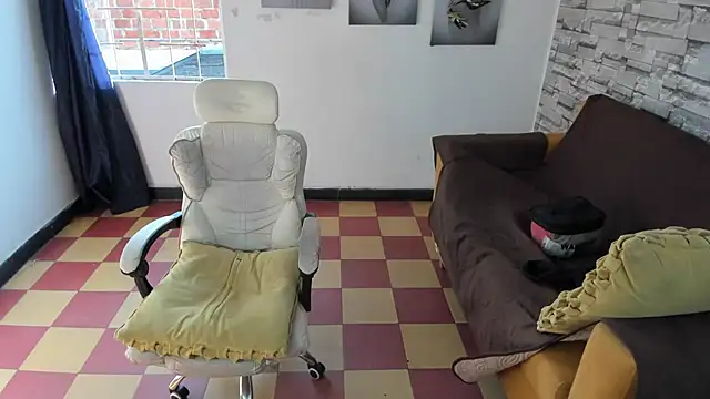 Snapshot of felipe_colinss chatting on May 7, 2026, 12:21 pm felipe colinss online show from May 7, 2026, 12:21 pm