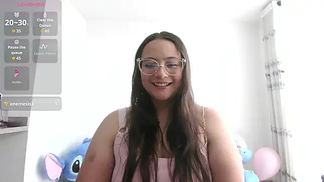 LOLA R  online show from May 11, 2026, 6:38 pm