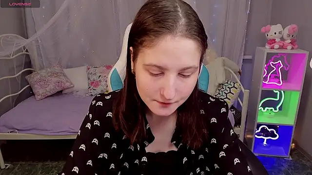 Snapshot of KiraDuvall chatting on January 13, 2026, 4:56 pm KiraDuvall online show from January 13, 2026, 4:56 pm